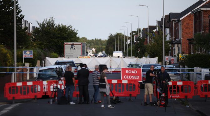 Две деца загинаха, 6 са в критично състояние след нападение с нож в понеделник в Англия