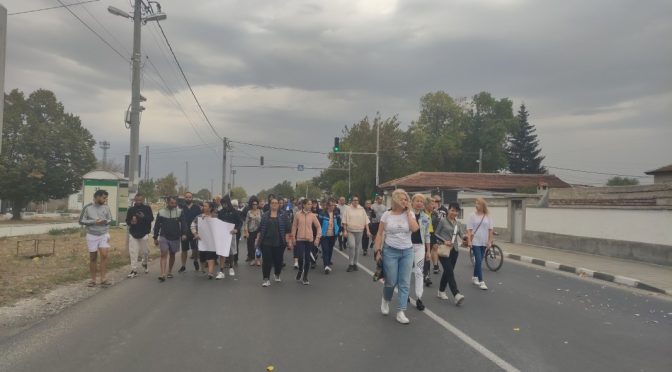 Протест за градски автобуси от Труд до Пловдив блокира трафика за Карлово