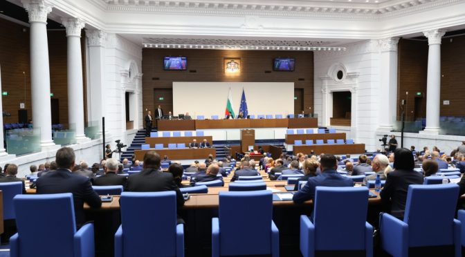 НС прие на първо четене внесения от МС законопроект за въвеждане на еврото в България
