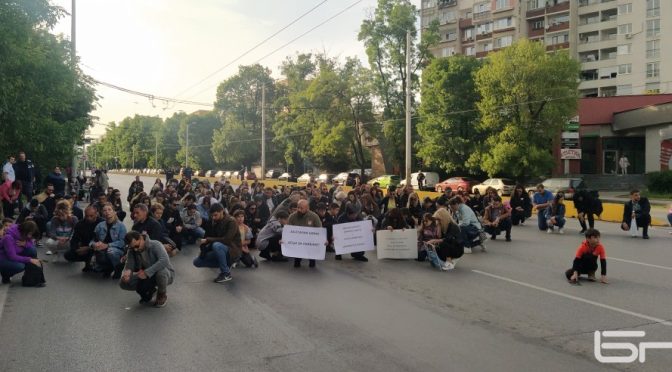 Протест на столичния бул. "Сливница", където преди година загинаха Ани и Явор