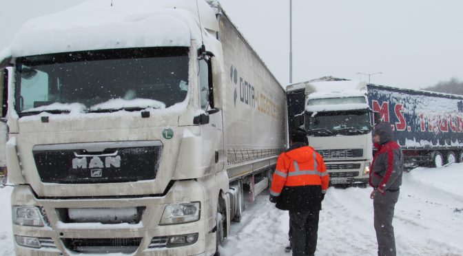 Заради снеговалеж: Спряха камионите над 12 тона по пътя Тополовград – Харманли