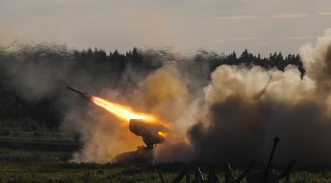 Загинали и ранени при руски артилерийски обстрел по град Мирноград в Донецка област