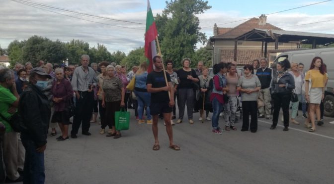 Протест срещу безводието в павликенското с. Караисен