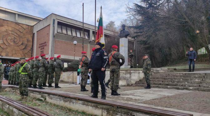 В Благоевград осветиха бойните знамена и почетоха Ботев