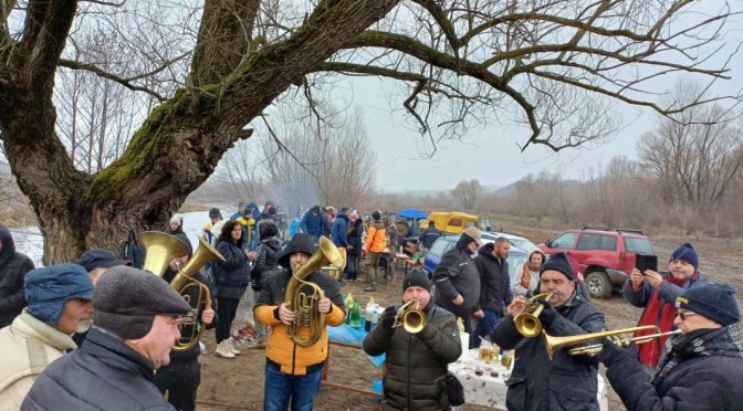 Къпят ергени за здраве в Монтанско