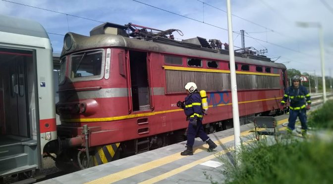 Пожар на локомотив спря влака София – Варна до Чирпан, няма пострадали