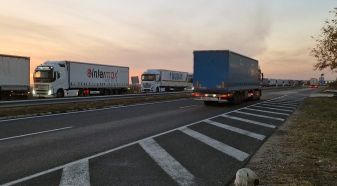 Четвърти ден продължава струпването на товарни автомобили на ГКПП "Капитан Андреево"