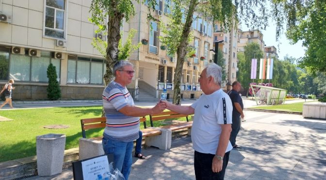 В Монтана раздават вода заради високите температури