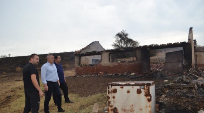 Земеделци от Пернишко подпомагат свои колеги, пострадали при пожарите