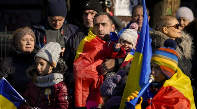 На протеста срещу анулирането на президентския вот в Румъния: Правосъдието е тероризирано от поръчкови политики