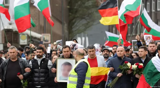 Стотици протестират в Германия след смъртта на семейство от България в пожар